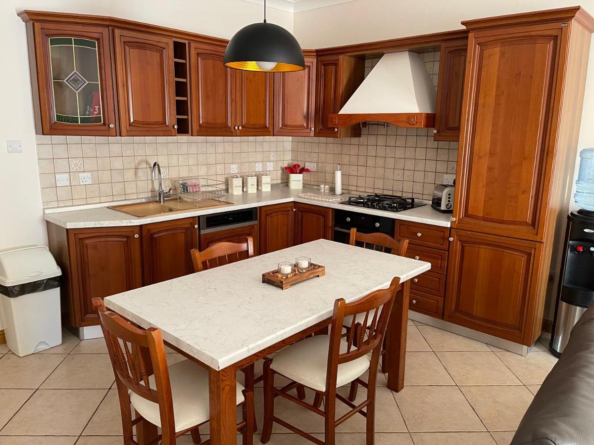 Beautiful Central Apartment With Pool St. Paul's Bay Esterno foto